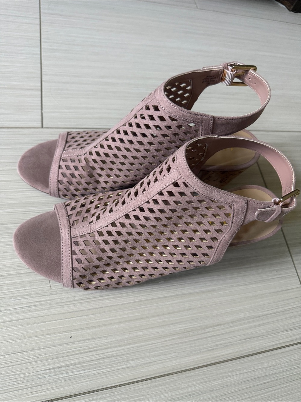Unisa Women’s Open-Toe Laser-Cut Slingback wedges - Pink